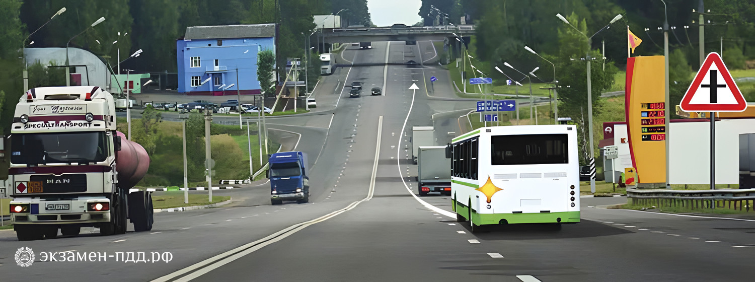 Билет 1. Вопрос 11. CD (CД). Можно ли водителю автобуса выполнить опережение грузовых автомобилей вне населенного пункта по такой траектории?