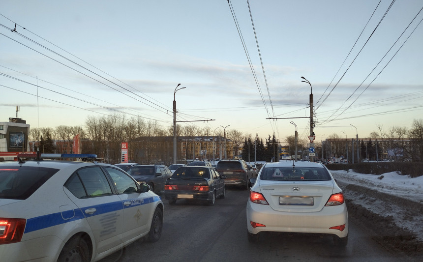 В Москве камеры фиксации нарушений начали штрафовать водителей за непропуск пассажиров трамвая